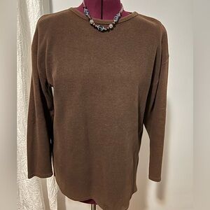 Metropolitan New York 10001 Sweater Women’s Size Small.